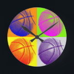 Horloge Ronde 4 couleurs Pop Art Basketball<br><div class="desc">Images et oeuvres d'art pop de style rétro</div>