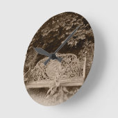 Horloge Ronde A Wall Clock with Old Fashioned Look (Angle)