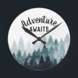 Horloge Ronde Adventure Await aquarelle Forêt rustique<br><div class="desc">aquarelle peinte forêt rustique "aventure attend" horloge. Personnalisable !</div>
