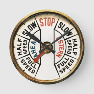 Horloge Ronde Ahead, Astern