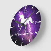 Horloge Ronde AJOUTER LE NOM / Beau espace violet Unicorne (Angle)