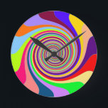 Horloge Ronde Arc-en-ciel brillant psychédélique pop art<br><div class="desc">avec un motif psychédélique à bonbons arc-en-ciel inspiré du mouvement pop art des années 1960 et 1970,  ce motif en spirale tourbillonnant aux couleurs vives est amusant et stimulant et vous fera sourire.</div>