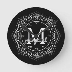 Horloge Ronde Argent nommé décoré d'un monogramme de noir de