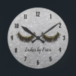 Horloge Ronde Artiste maquillage Parties scintillant d'argent mo<br><div class="desc">Lashes Maquillage Artiste Parties scintillant Argent Moderne Horloges.</div>