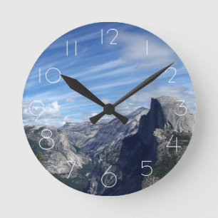 Horloge Ronde Au-dessus de demi de dôme