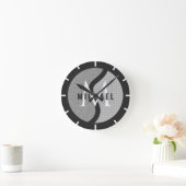 Horloge Ronde Balle de tennis grise initiale et nom garçon chamb (Maison)