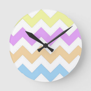 Horloge Ronde bandes de zigzag couleur rose, bleu, jaune pastel