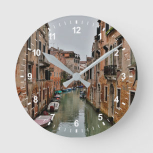 Horloge Ronde Bâtiments le long des canaux de Venise