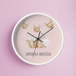 Horloge Ronde Beauté moderne Pastel Pink Nom de l'enfant