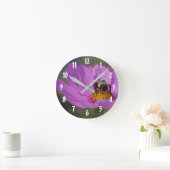 Horloge Ronde Bee On Pink Cosmos Flower Up Close (Maison)