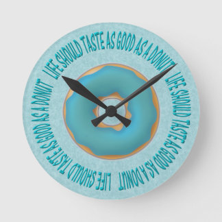 Horloge Ronde beigne bleue et texte