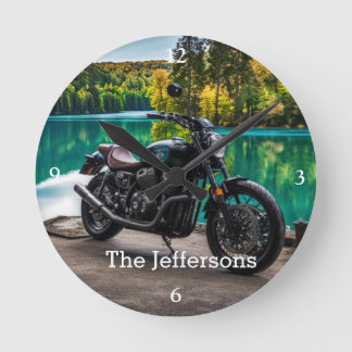 Horloge Ronde Belle moto par lac