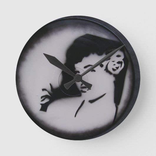 Horloge Ronde bettie page (Recto)