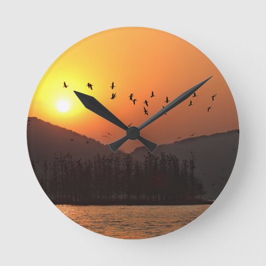 Horloge Ronde Birds Flying dans le lac Est de Sunset Sky (Recto)