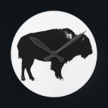 Horloge Ronde Bison noir et blanc Silhouette Pop Art<br><div class="desc">Images historiques de l'Ouest américain - Photographie de Buffalo</div>
