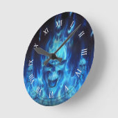 Horloge Ronde bleu skull head flames (Angle)