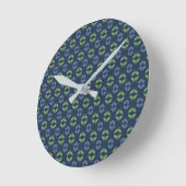 Horloge Ronde Blue And Green Patterned Wall Clock (Angle)