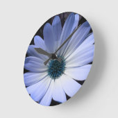 Horloge Ronde Blue Daisy Flower Wall Clock (Angle)