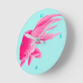 Horloge Ronde Blue Pop Art Pink Goldfish Moderne (Angle)