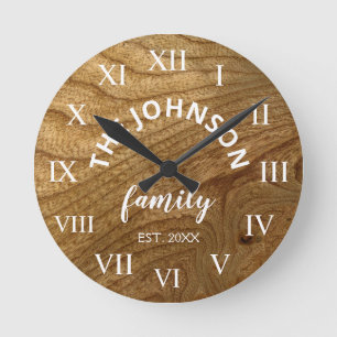 Horloge Ronde Bois Nom de famille personnalisé Rustic Farmhouse
