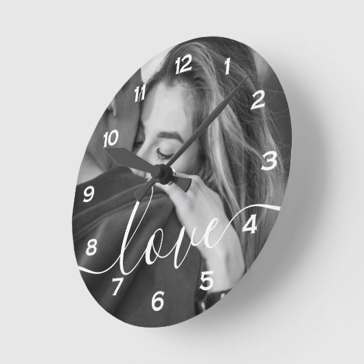 Horloge Ronde Brush Script Love Custom Photo Keepsaké (Angle)