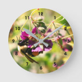 Horloge Ronde Bumble Bee On Rose Flower Close Up  (Recto)