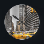 Horloge Ronde Cabines de New York City, Central Park<br><div class="desc">Le fameux taxi jaune de Manhattan,  visible à chaque coin de rue de New York,  est aussi reconnaissable que la Statue de la Liberté ou l'Empire State Building.</div>