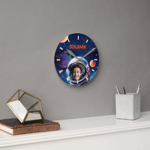 Horloge Ronde Cadeau photo d'astronaute dans l'espace profond po