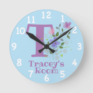Horloge Ronde Cadran avec motif floral avec le nom Tracey et ini