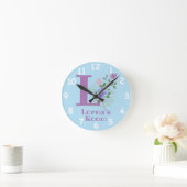 Horloge Ronde Cadran dans un motif floral avec nom et initiale (Maison)