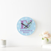 Horloge Ronde Cadran dans un motif floral avec nom et initiale (Maison)