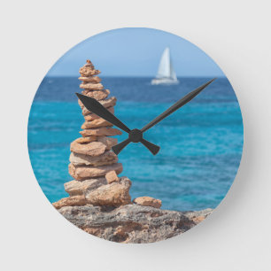 Horloge Ronde Cairn à la mer Méditerranée