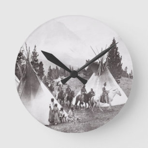Horloge Ronde Camp Native American Teepee, Montana, c.1900 (b/w
