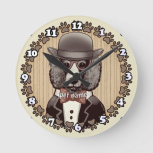 Horloge Ronde Caniche portant des lunettes