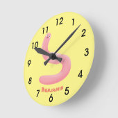 Horloge Ronde Caricature de vers de terre rose pâle (Angle)