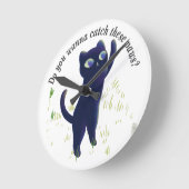 Horloge Ronde Catch These Paws – Playful Midnight Kitty (Angle)