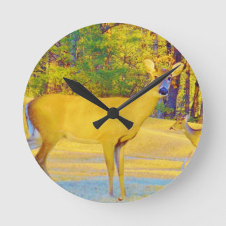 Horloge Ronde Cerf de couleur moutarde avec bleu clair