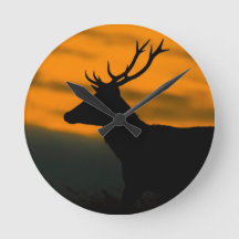 Cerf Rouge à l'Aube – Art en Bois Rustique sur la 