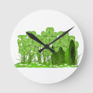 Horloge Ronde Chapeau haut de forme de Leprechaun allongé dans u