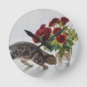 Horloge Ronde Chat et roses rouges – Impression réaliste d'une p
