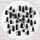 Horloge Ronde Chat noir amusant<br><div class="desc">Beaucoup de mignons petits chats noirs. Art original de Nic Squirrell.</div>