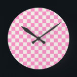Horloge Ronde Chèque rose, Motif en damier, À damiers<br><div class="desc">à damiers Motif - damier blanc rose et crème.</div>