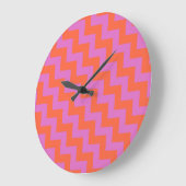 Horloge ronde, Chevrons magenta et orange (Angle)
