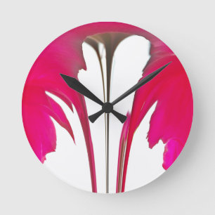 Horloge Ronde Chic rose rouge incroyable sous le ciel blanc.png