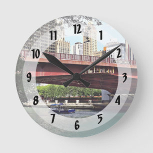 Horloge Ronde Chicago IL - Taxi de l'eau sous Columbus Dr Bridge