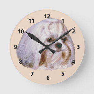 Horloge Ronde Chien Brindle et blanc de Shih Tzu