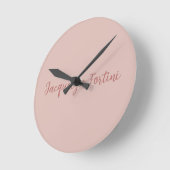 Horloge Ronde Clair Elegant Rose Gold Calligraphie Nom du script (Angle)