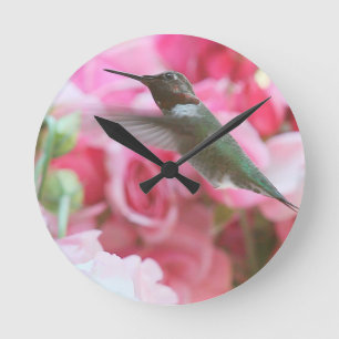Horloge Ronde Colibri dans les fleurs roses de printemps