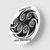 Horloge Ronde conception d'aotearoa new zealand koru (Angle)