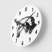 Horloge Ronde Conception de cheval blanc et de papillon (Angle)